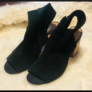 Crown Vintage black high heels